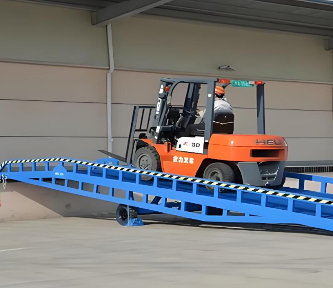 宜君移动式卸货平台（叉车用）